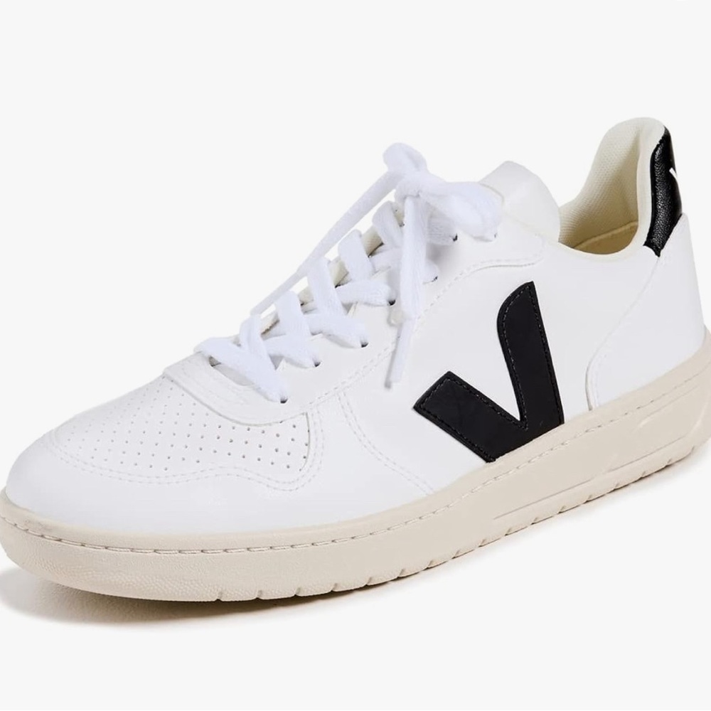 Veja V-10 Sneaker Size 41 Extra White and Black NEW In Box